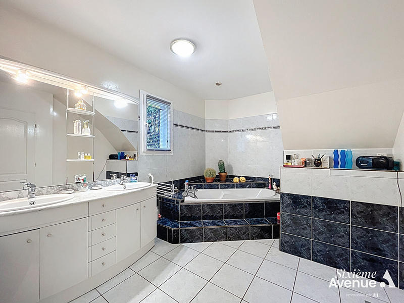 Maison - 156 m² - 7 pièces