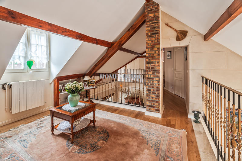 Maison - 193 m² - 10 pièces