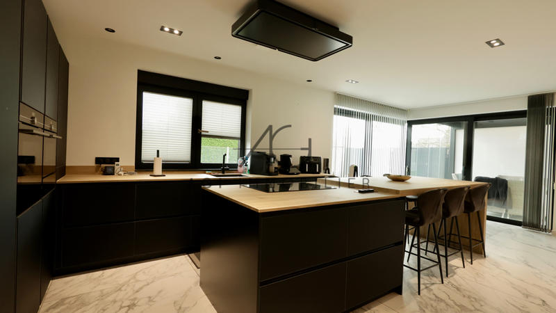 Maison - 228 m² - 5 pièces