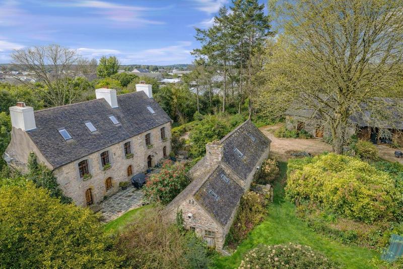 Propriété - 277 m² - 9 pièces