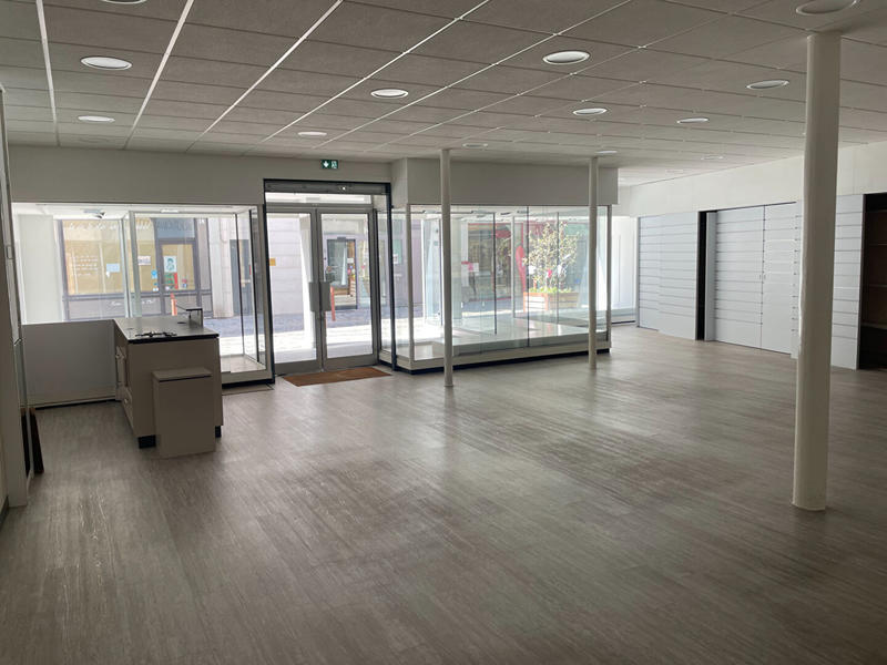 Local commercial - 220 m²