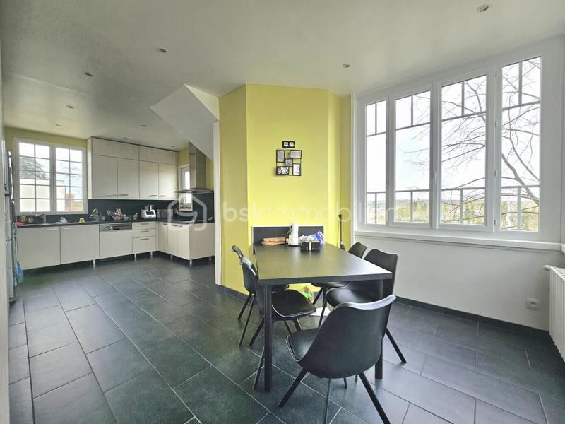 Demeure - 225 m² - 9 pièces