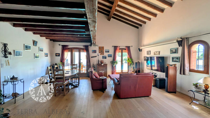 Villa - 212 m² - 8 pièces