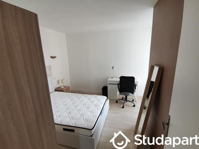 Chambre - 10 m² - 1 pièce