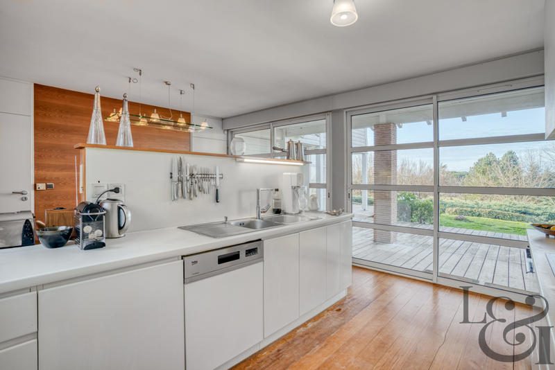 Maison - 180 m² - 7 pièces