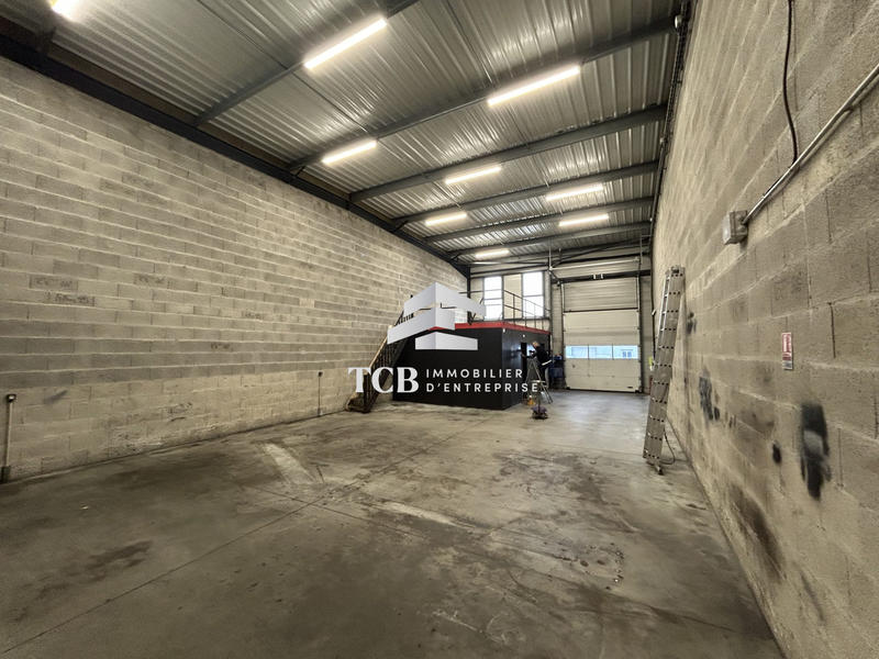 Local d'activités - 121 m²