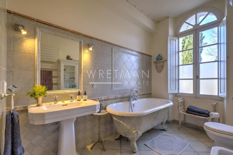 Propriété - 322 m² - 10 pièces