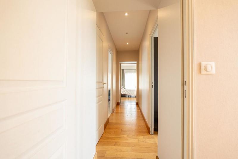 Maison - 240 m² - 8 pièces