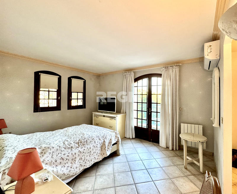 Villa - 332 m² - 7 pièces