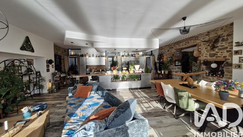 Maison - 250 m² - 11 pièces