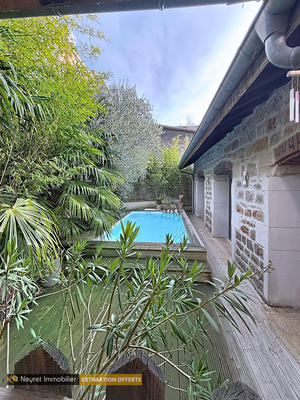 Maison - 270 m² - 8 pièces