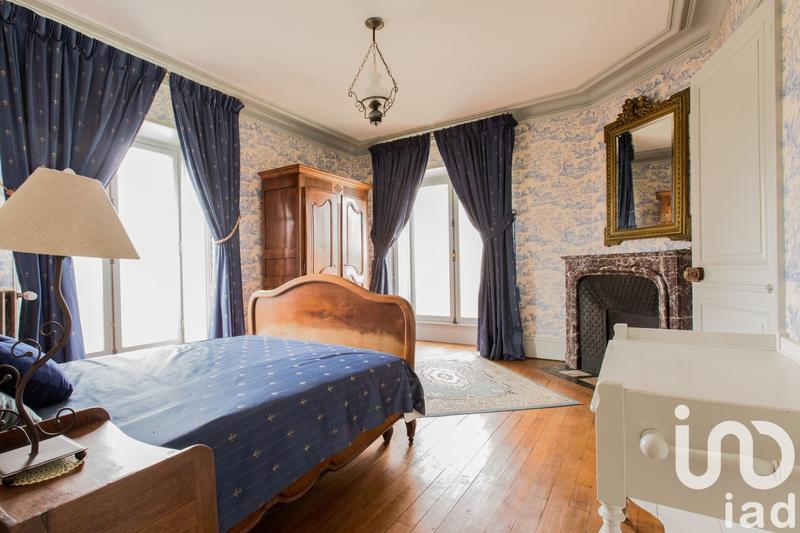 Château - 4 200 m² - 72 pièces