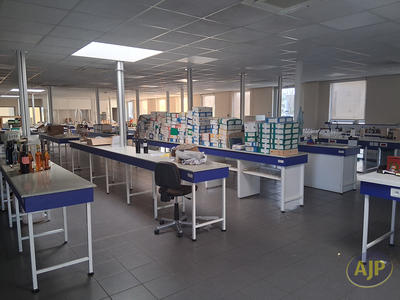 Local d'activité / Entrepôt - 620 m² - 20 pièces