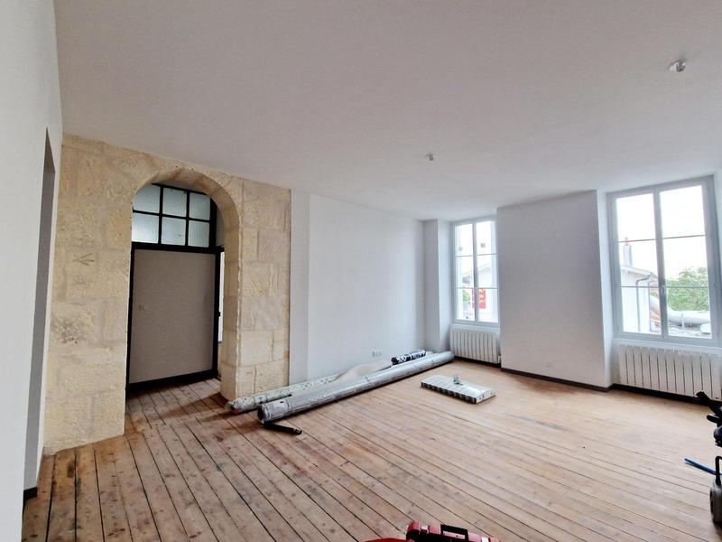 Maison - 850 m² - 35 pièces