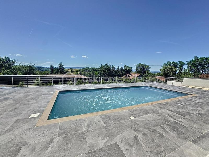 Maison - 198 m² - 6 pièces