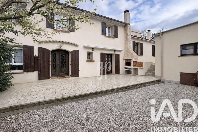 Maison - 194 m² - 15 pièces
