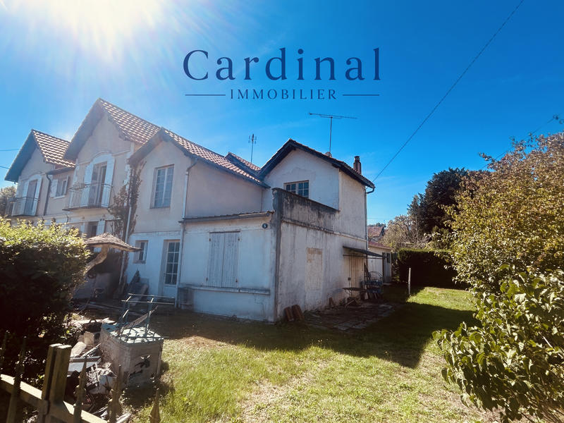 Maison - 230 m² - 10 pièces