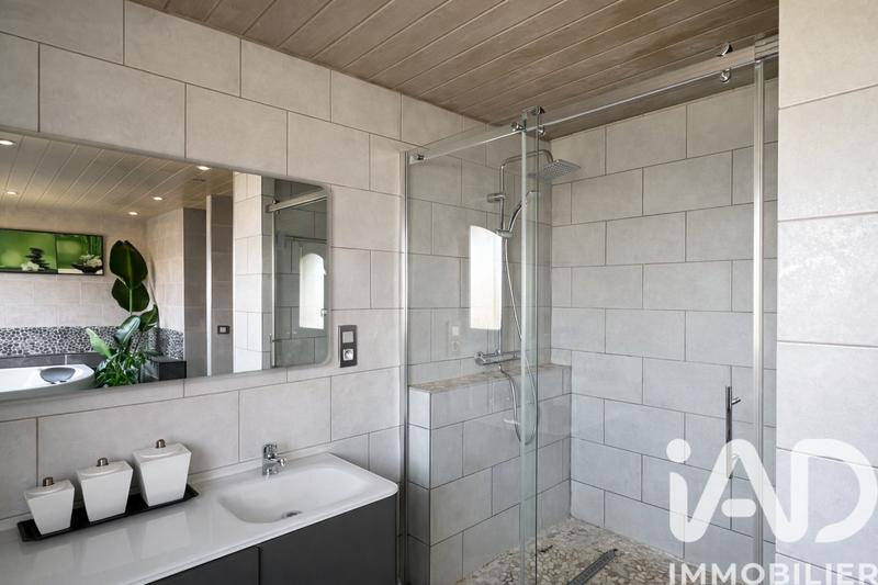 Maison - 200 m² - 6 pièces