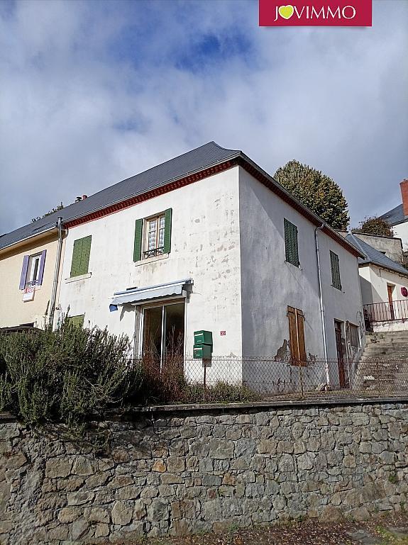 Maison - 335 m² - 16 pièces