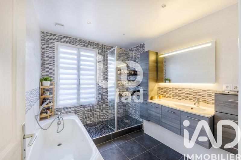 Maison - 142 m² - 6 pièces