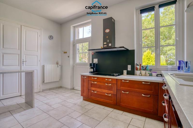 Propriété - 210 m² - 14 pièces