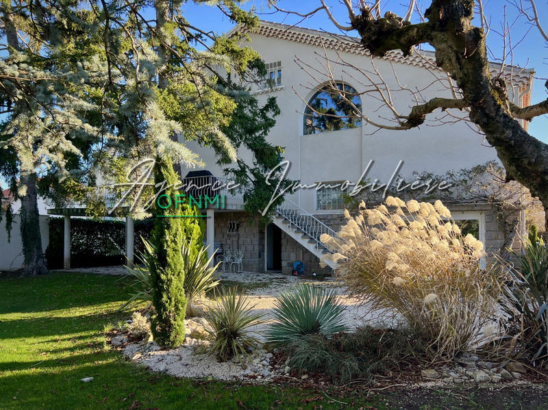 Maison - 275 m² - 8 pièces