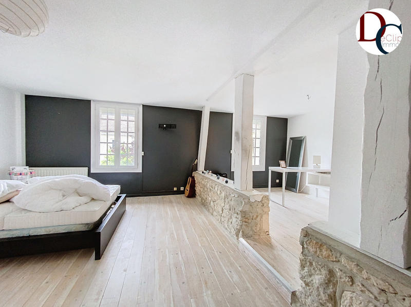 Maison - 465 m² - 13 pièces