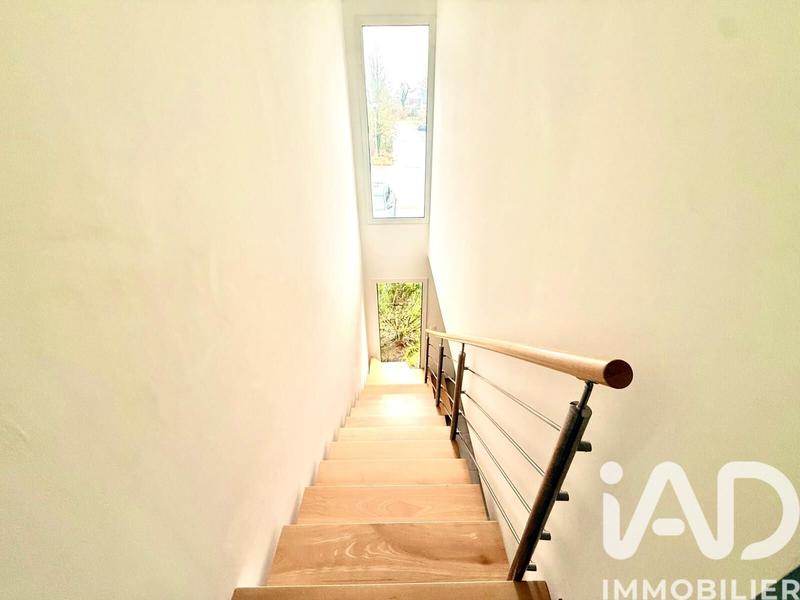 Maison - 210 m² - 8 pièces