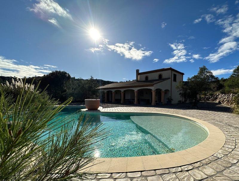 Maison - 225 m² - 7 pièces