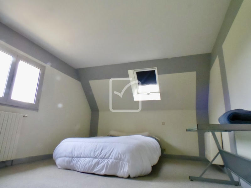 Maison - 250 m² - 15 pièces