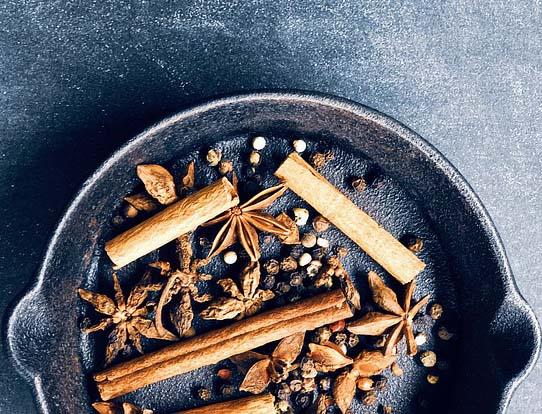 Cave de Noël : l'art des accords festifs et épicés