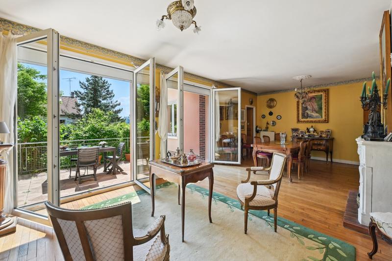 Maison - 220 m² - 8 pièces