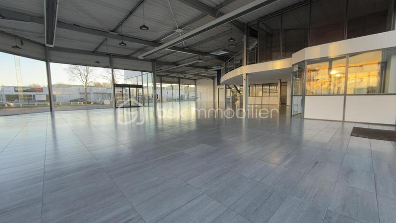 Local commercial - 1 500 m² - 20 pièces