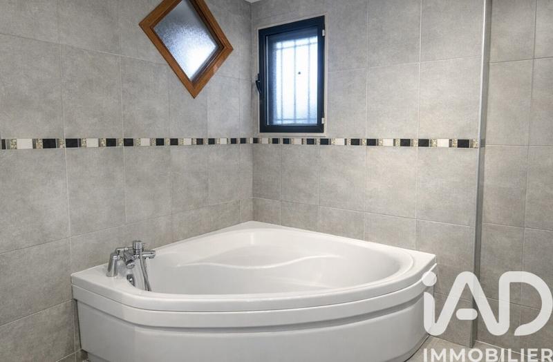 Maison - 180 m² - 9 pièces