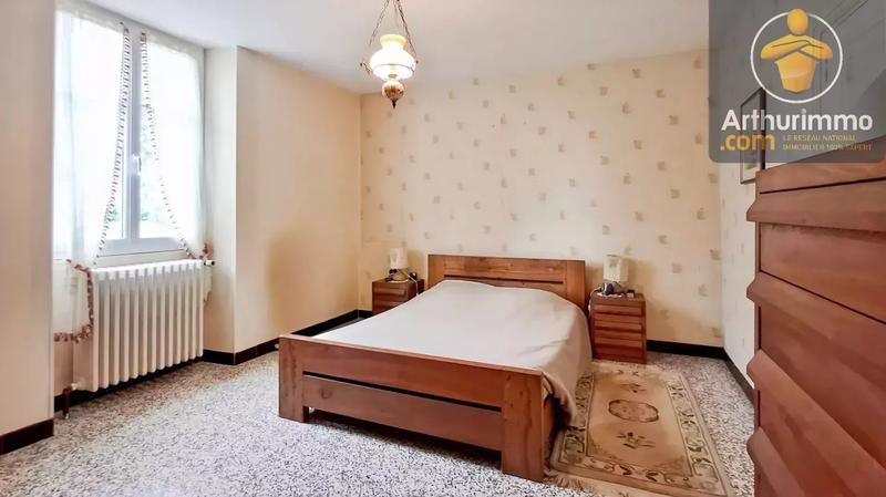 Maison - 223 m² - 9 pièces