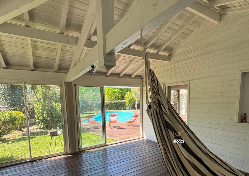 Villa - 260 m² - 8 pièces