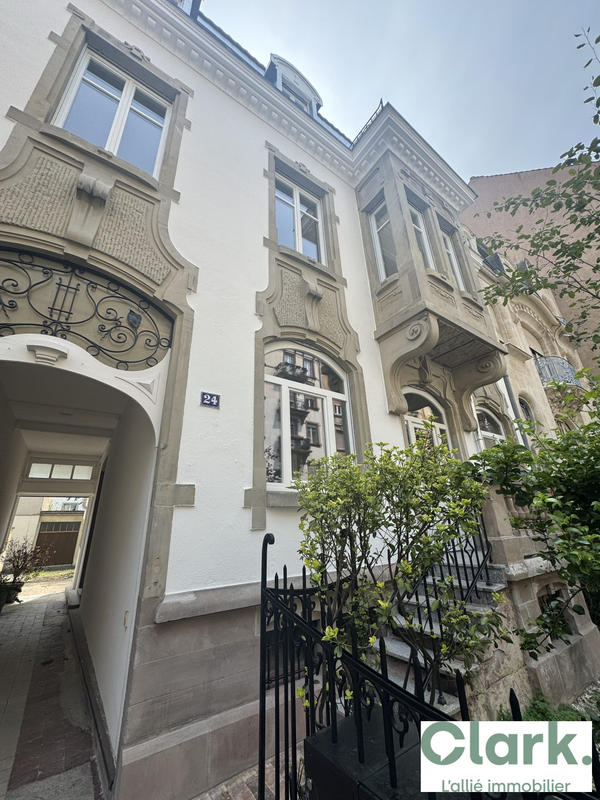 Local d'activités - 95 m² - 4 pièces