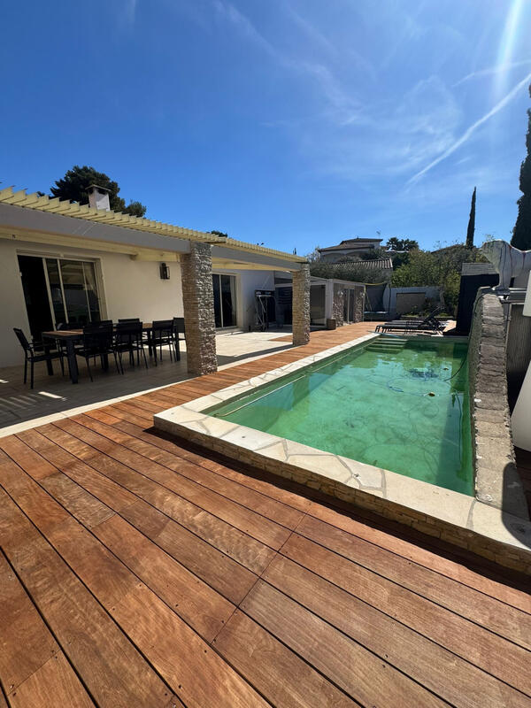 Maison - 195 m² - 9 pièces