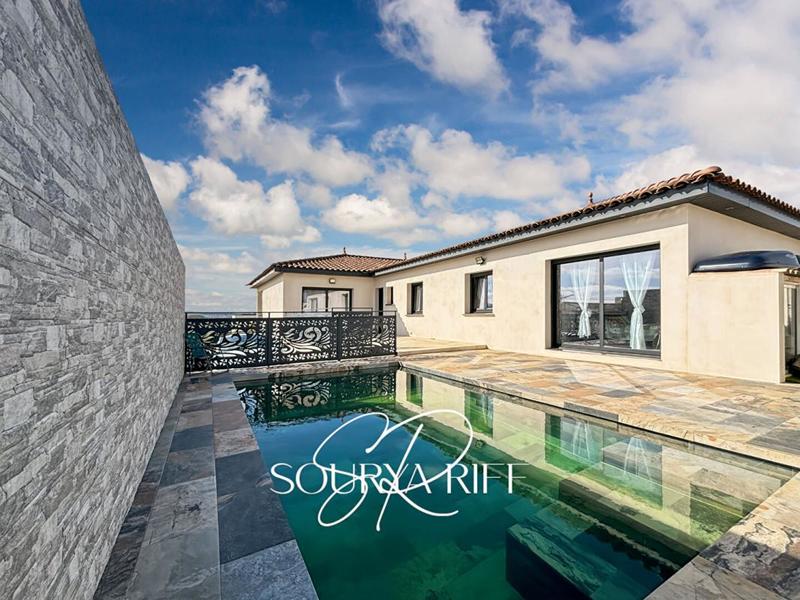 Maison - 161 m² - 7 pièces