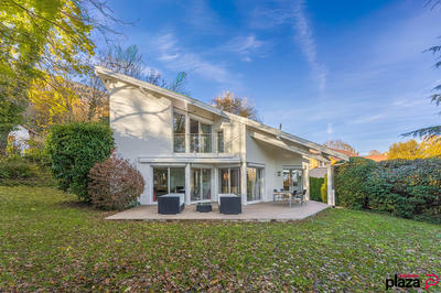 Maison - 244 m² - 6 pièces