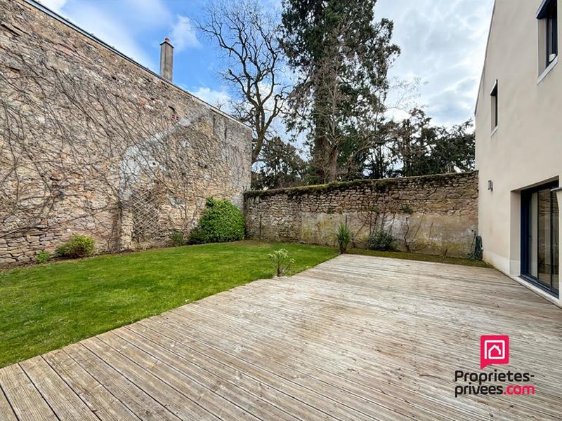 Maison - 234 m² - 9 pièces