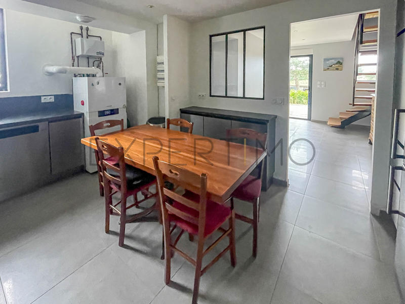 Maison - 140 m² - 5 pièces