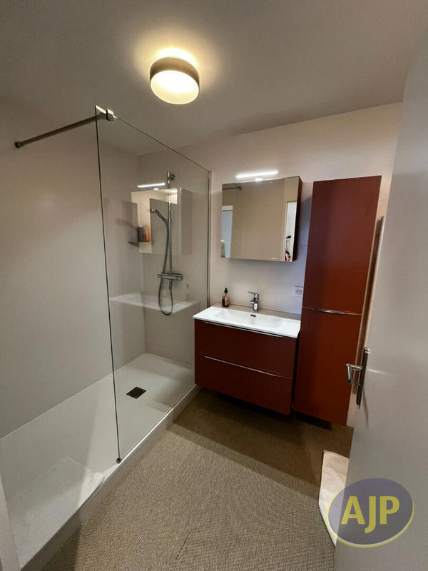 Appartement - 84 m² - 4 pièces