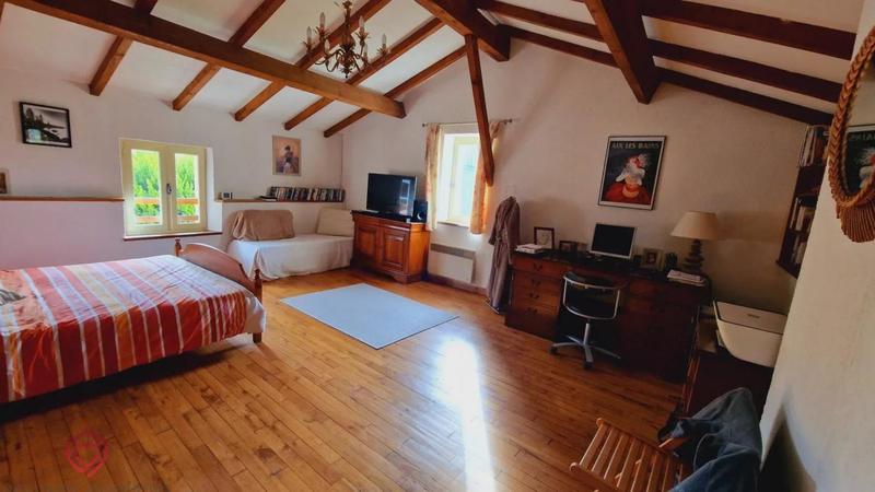 Propriété - 223 m² - 10 pièces