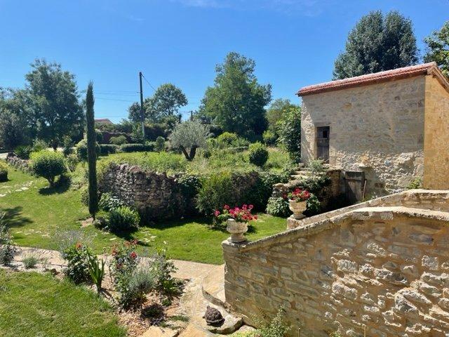 Demeure - 298 m² - 8 pièces