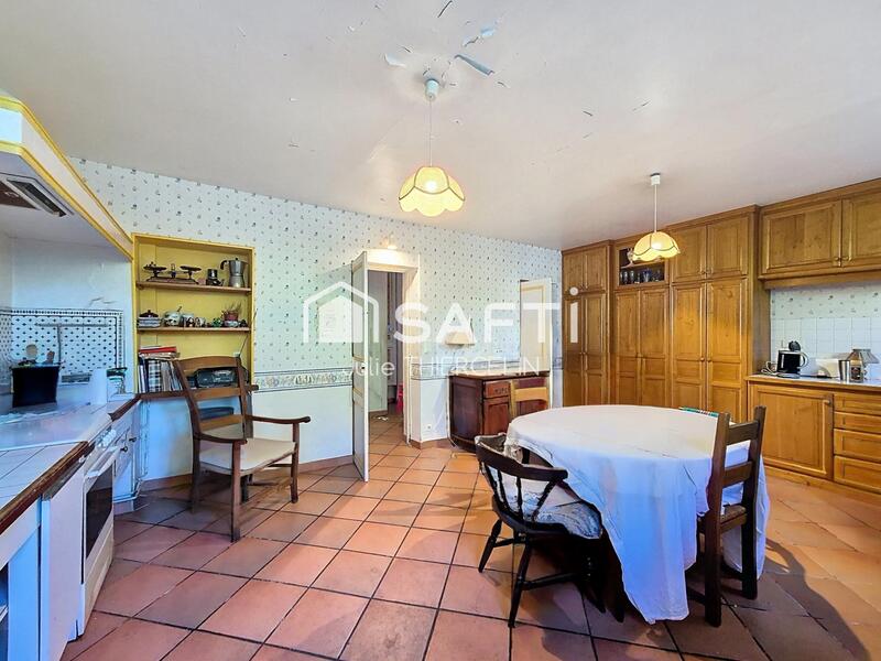 Maison - 270 m² - 10 pièces