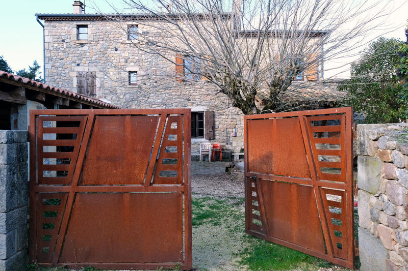 Propriété - 330 m² - 14 pièces