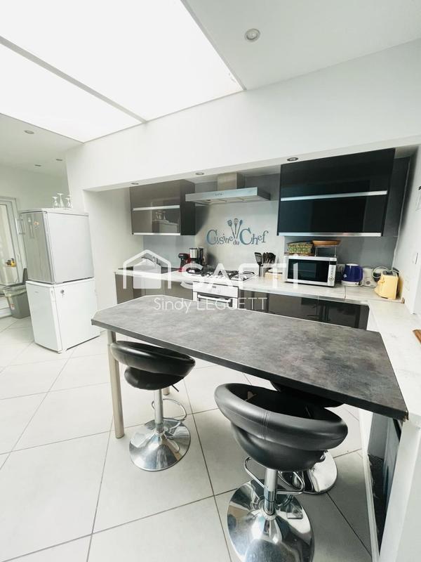 Maison - 201 m² - 7 pièces