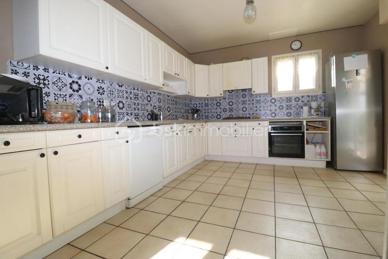 Maison traditionnelle - 175 m² - 8 pièces