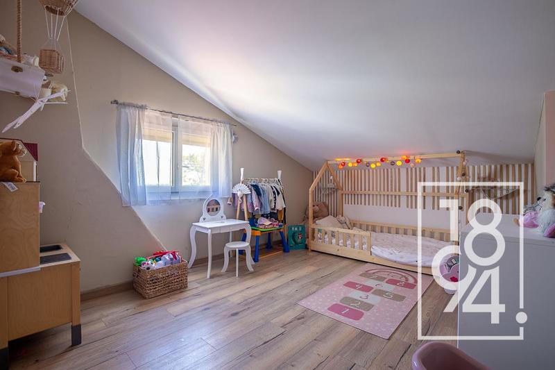 Maison - 385 m² - 6 pièces